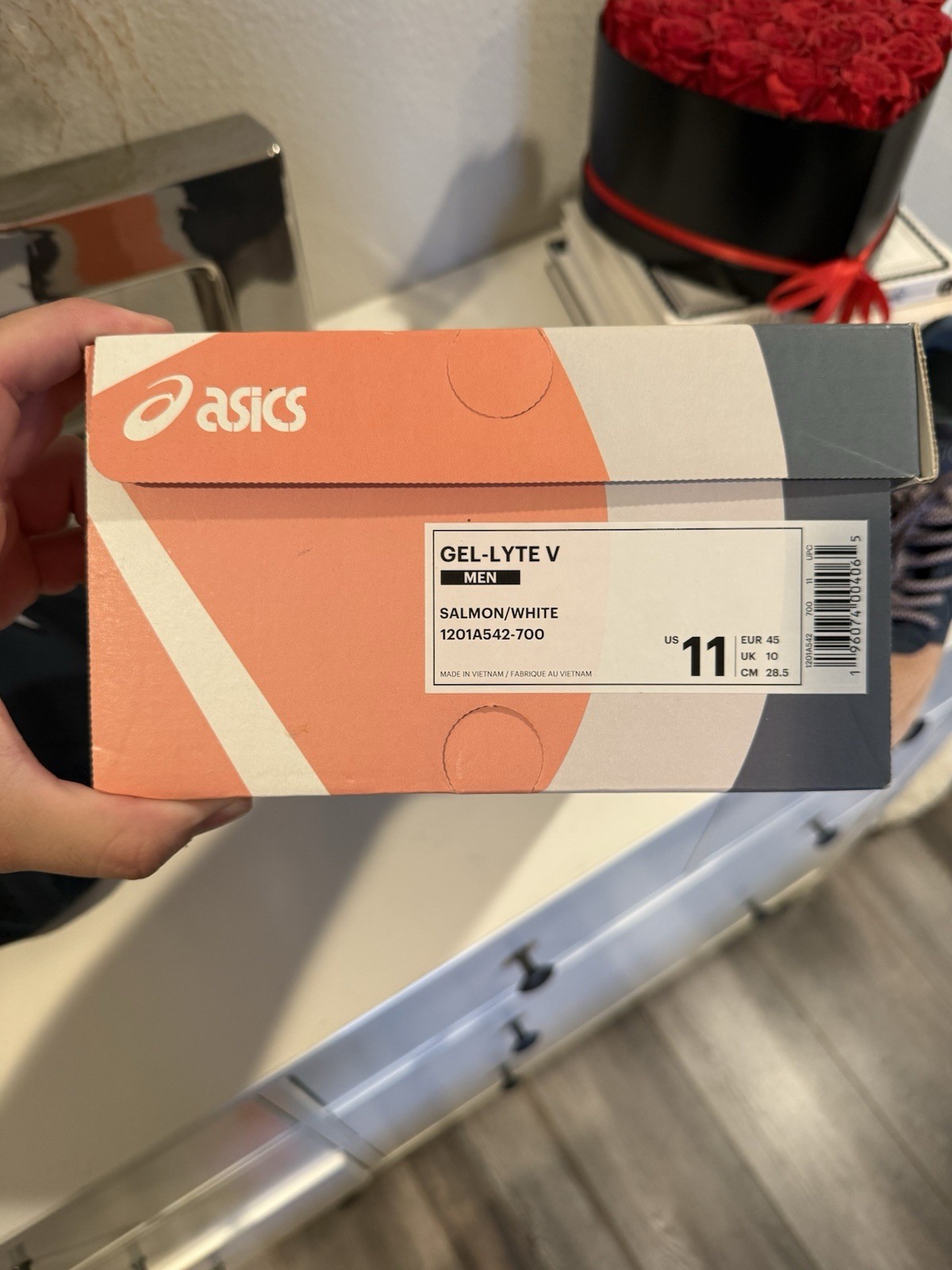 Kith x ASICS Gel-Lyte V Salmon Toe 2023 Size 11 US Complete Box Extra Laces