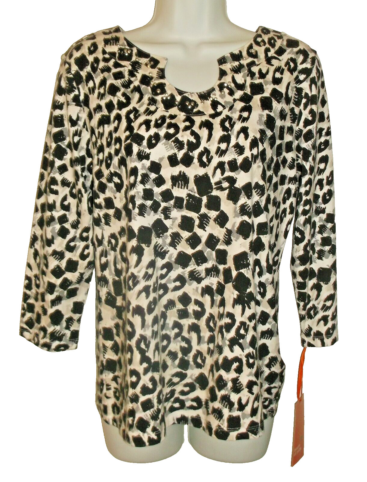 NWT Hearts of Palm Women’s Black Multi 3/4 Sleeve Studded U Neckline Top M