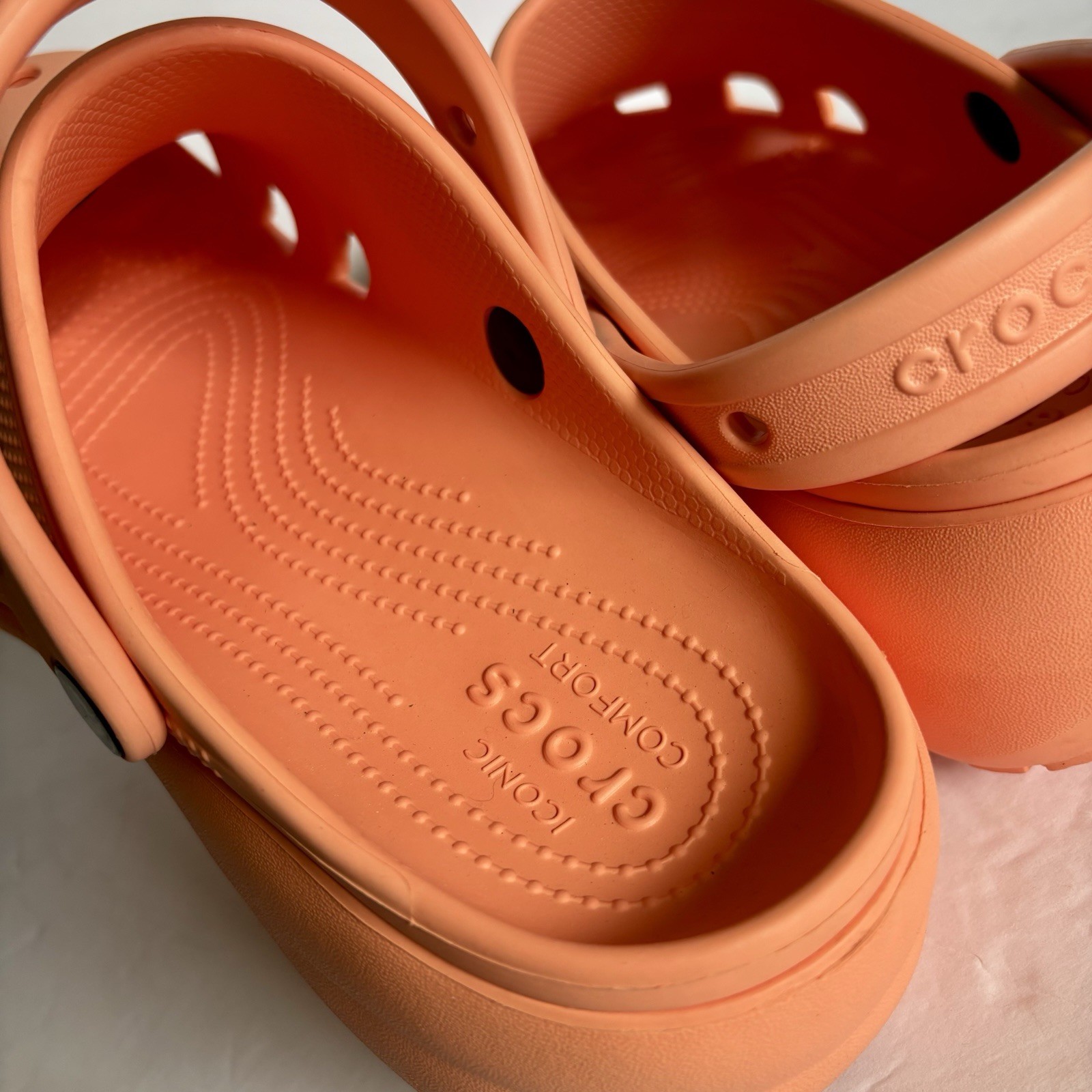 Crocs Classic Platform Clogs Papaya Orange Women’s 11 Dunkin Donuts EUC