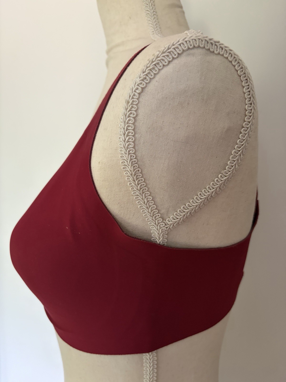 EUC~KNIX “REVOLUTION” V-NECK WIRELESS BRA~RED~SZ 36 DD/L+