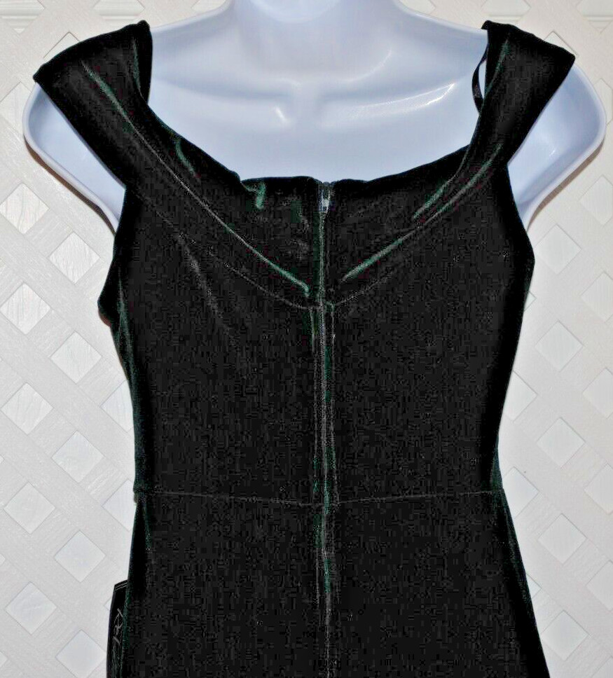 Rebecca B Deep Green Velvet Sleeveless Gown Formal Dress Size 6 NWT
