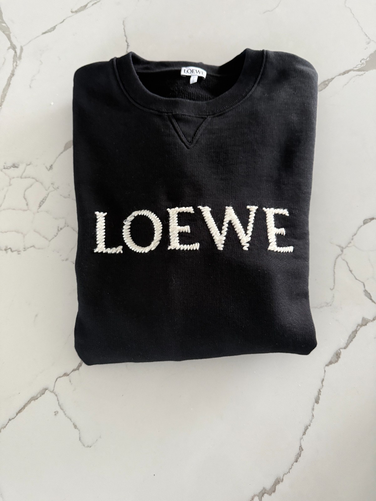 LOEWE Authentic BRAND NEW logo embroidered crew neck Style H526y24j26 – Mens M