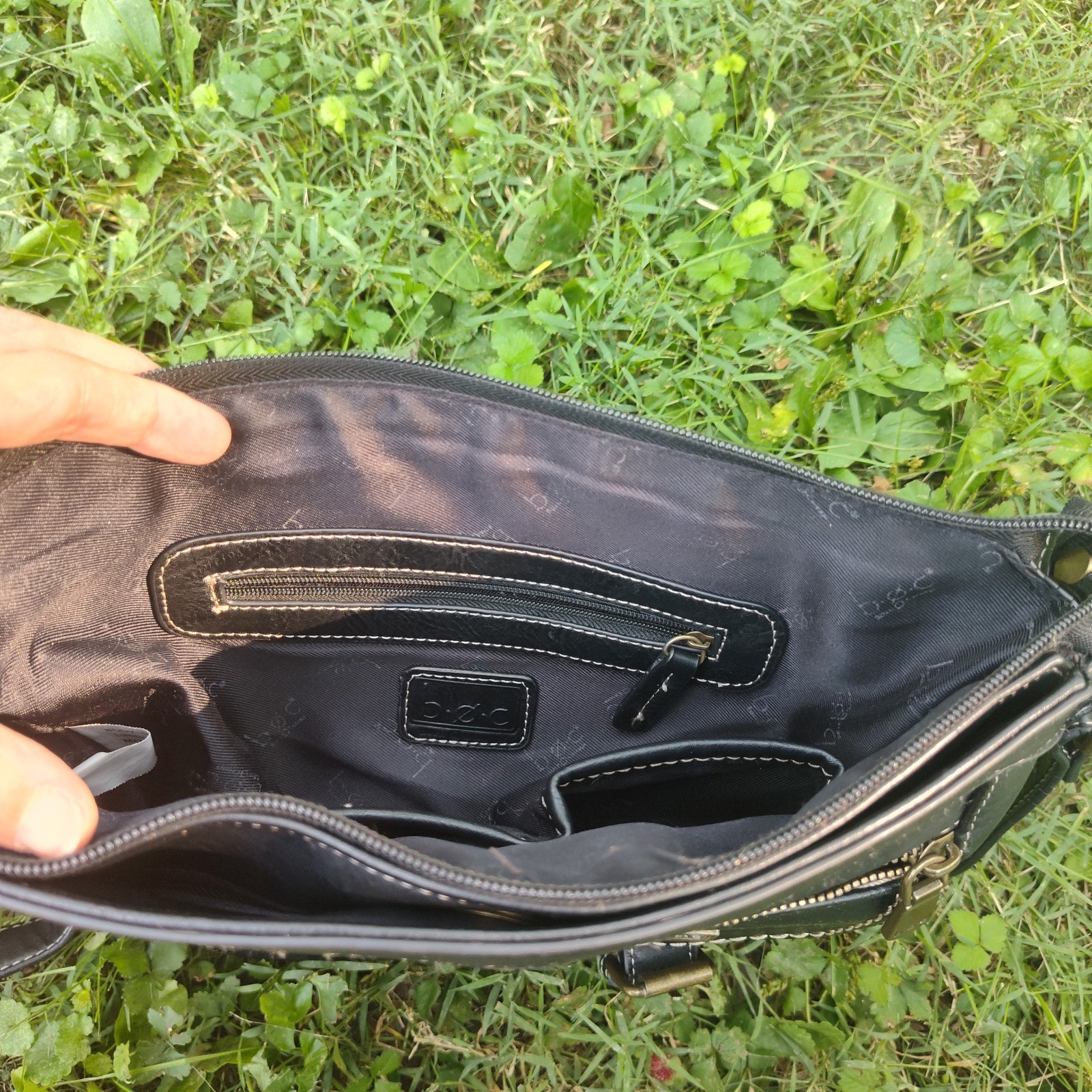 B.O.C. Black Crossbody Bag Zip/Snap Closure Buckle Accent Pockets