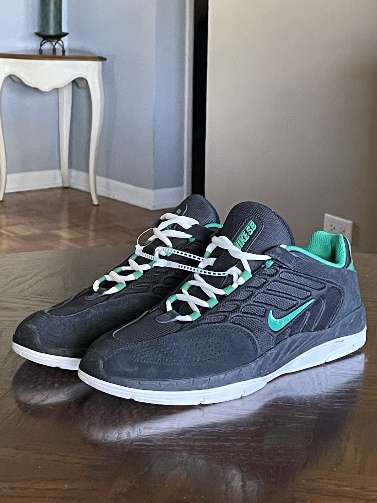 Nike Vertebrae SB Black Malachite Green Mens Size 11 Sneakers Shoes FD4891-003