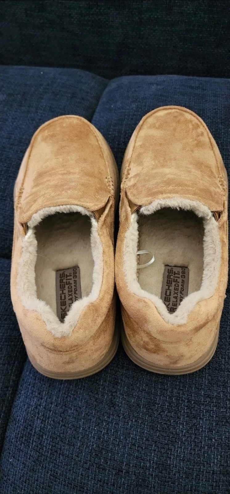 SKECHERS Relaxed Fit Memory Foam 360 Men’s Lined Suede Slippers Tan 10 M
