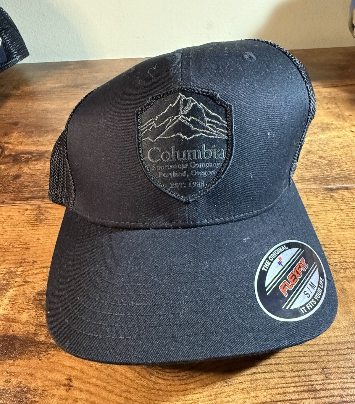 Columbia Black Trucker Hat Unisex Solid Casual Mesh Back Stretch Size S/M