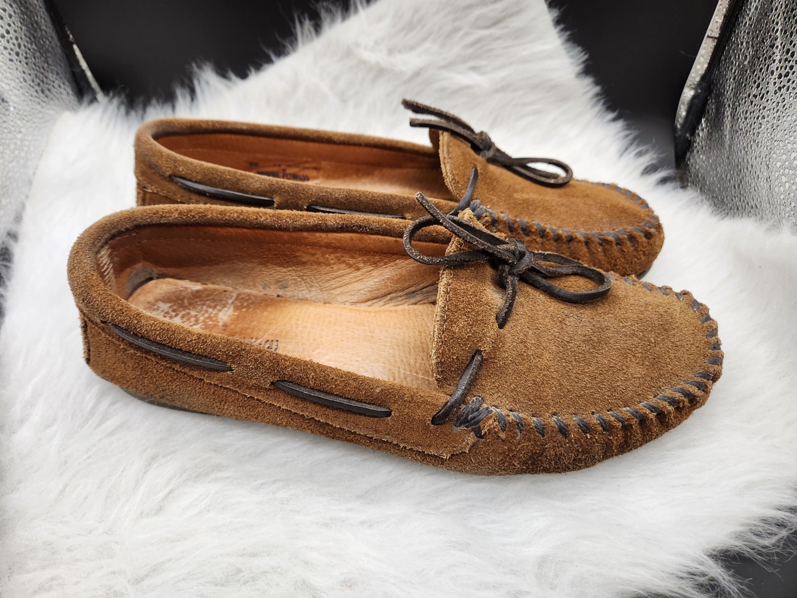 Minnetonka Classic Moccasins Men 7.5 Womens 9 Brown Suede Slip-On Casual 913