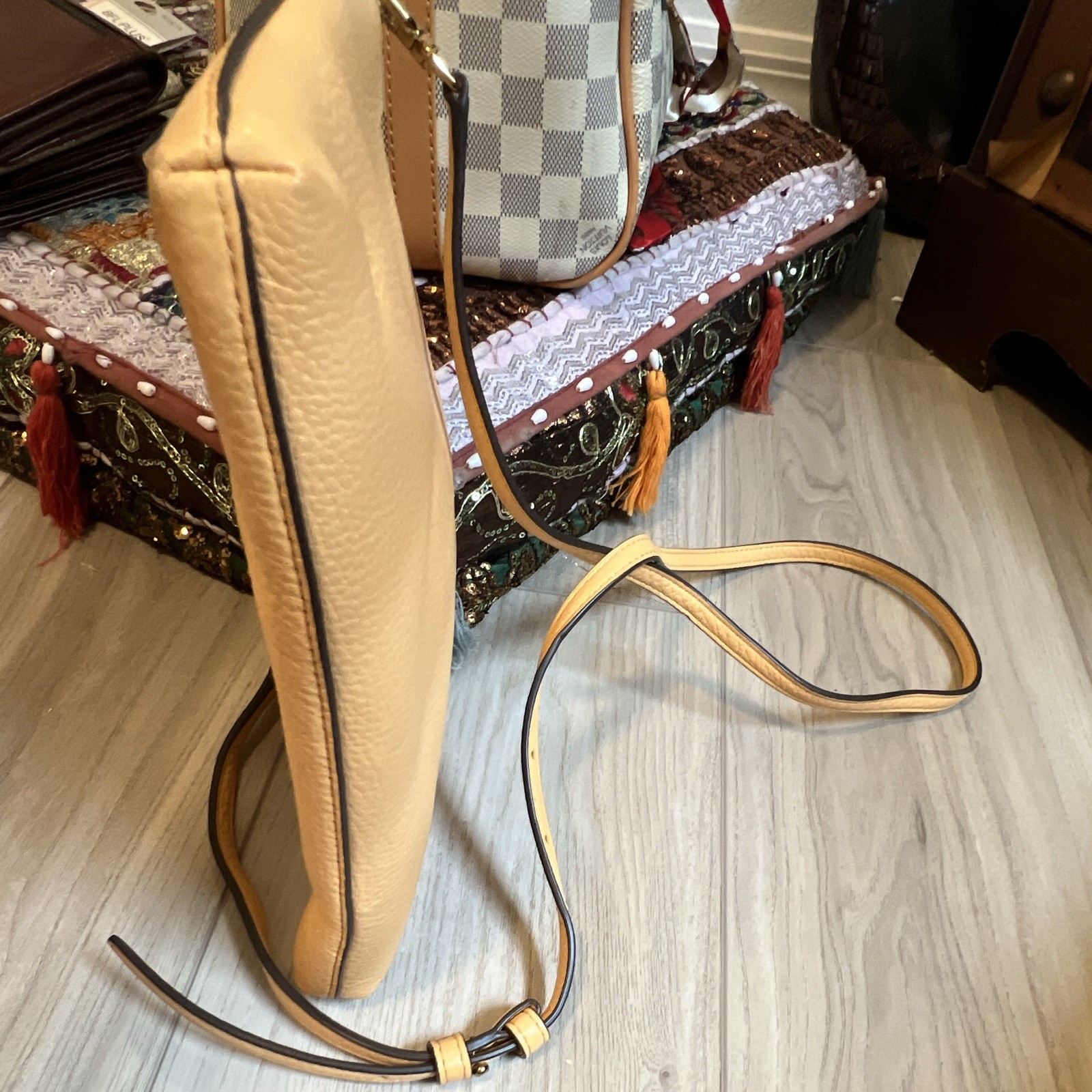 Tory Burch Beige Pebbled Crossbody Bag, Zip Top, Logo, Gold Hardware, Small