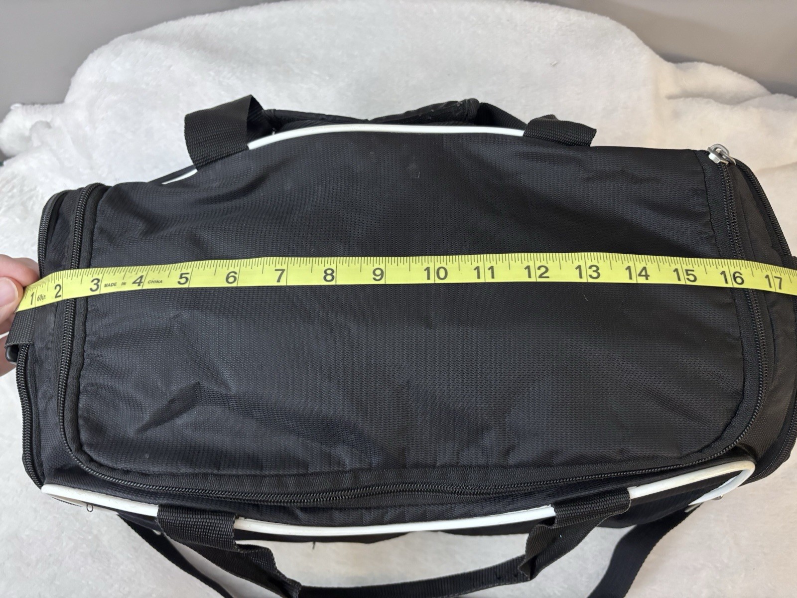 Nike 18 Inch Duffle Bag In Black Sports Gym Travel Good Condition Clean