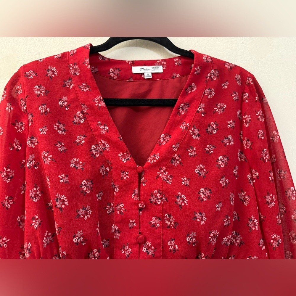Madewell Floral Peplum V-Neck Top in Red – XS