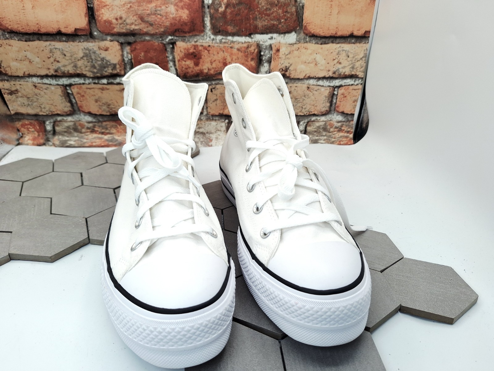 Converse CTAS Hi 1.5in Platform Lift OX White Black Men’s Sz 11 Canvas Sneakers