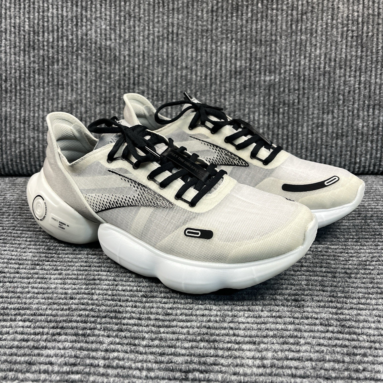 Brooks Aurora-BL Men’s size 10.5 Running Shoes Grey White Nitrogen Injected
