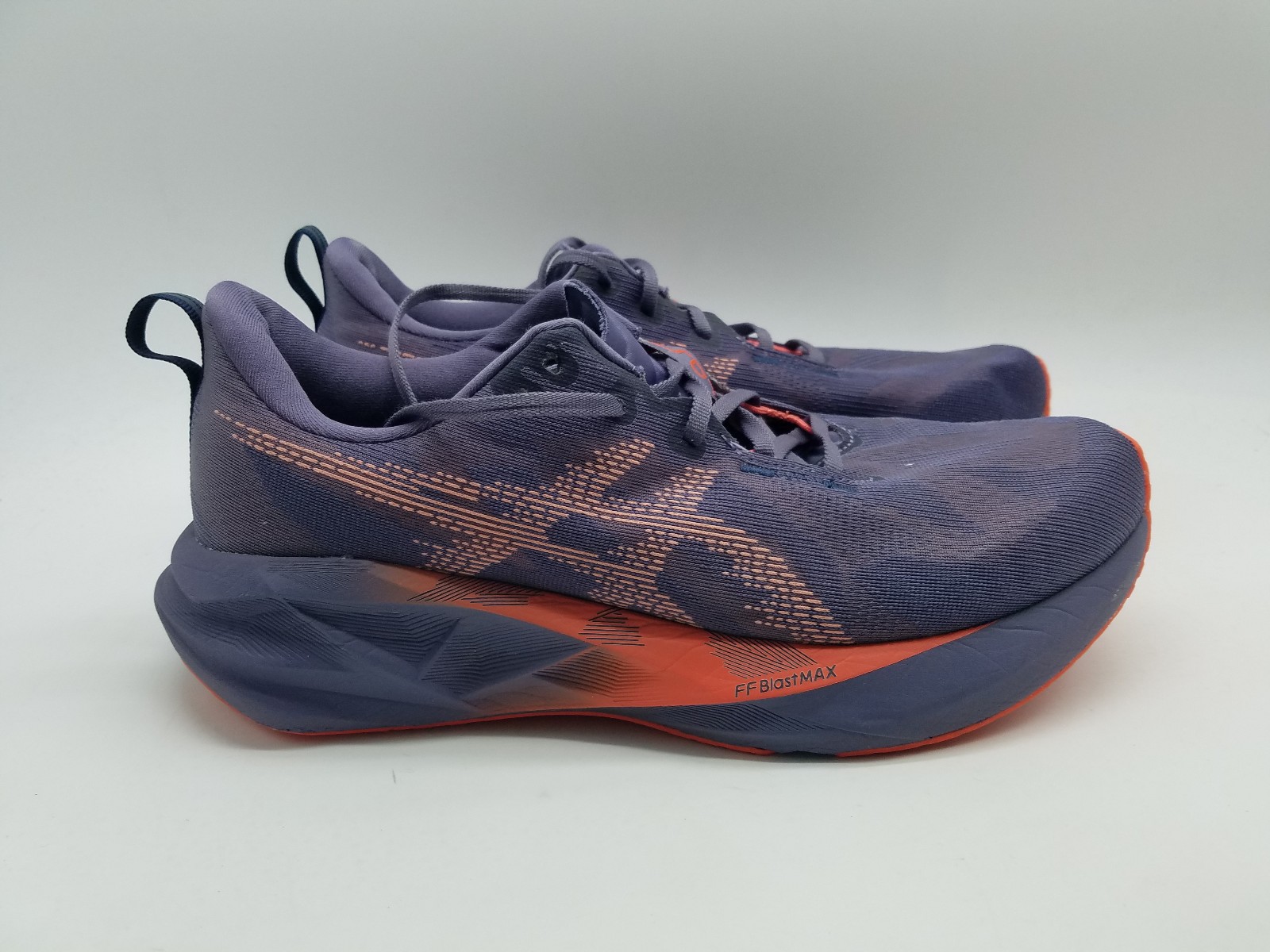 Asics Novoblast 5 Men’s Size 11.5 Running Shoes Multicolor