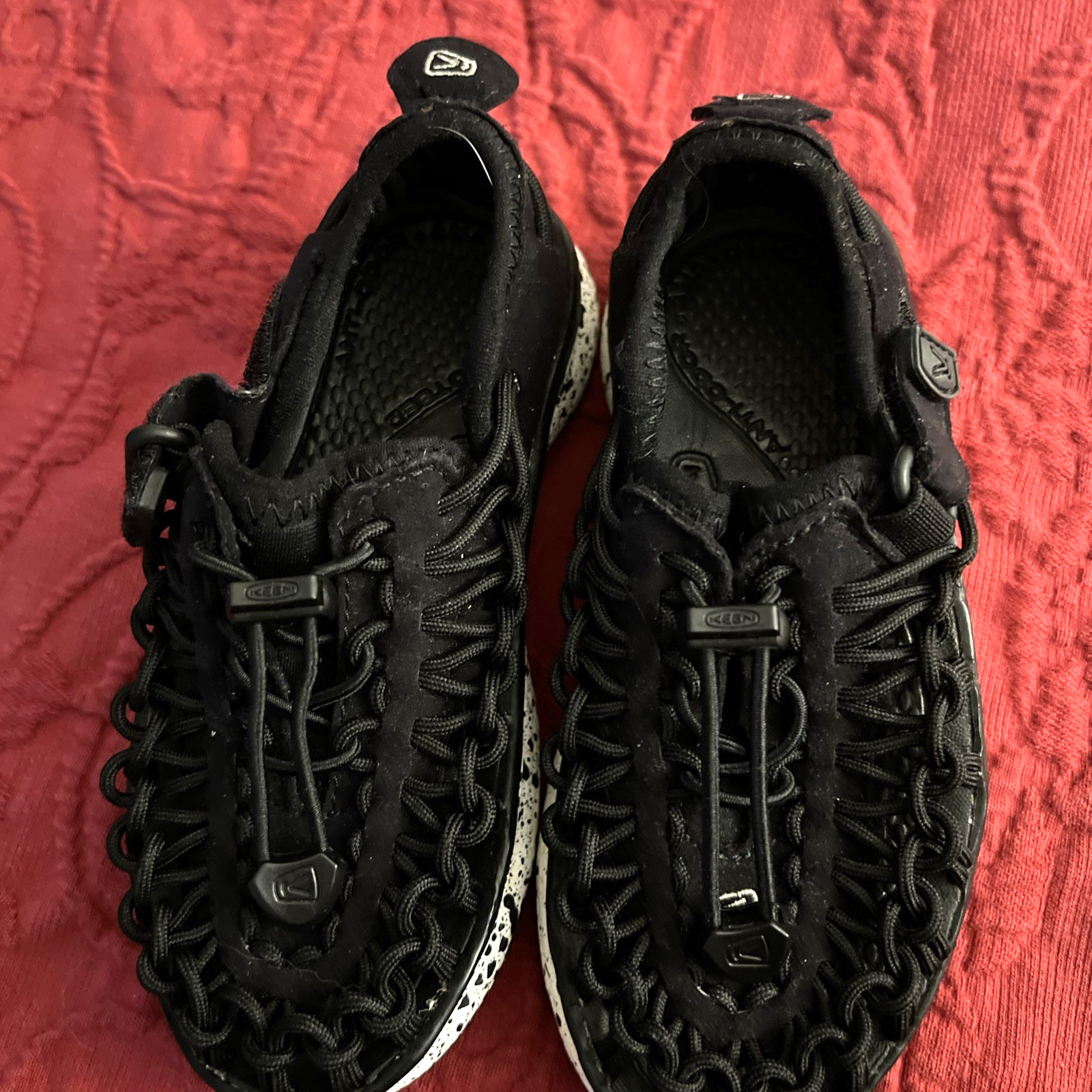 KEEN Uneek Black ParaCord Bungee Sneakers Shoes Water Loafer Size 9Y Unisex