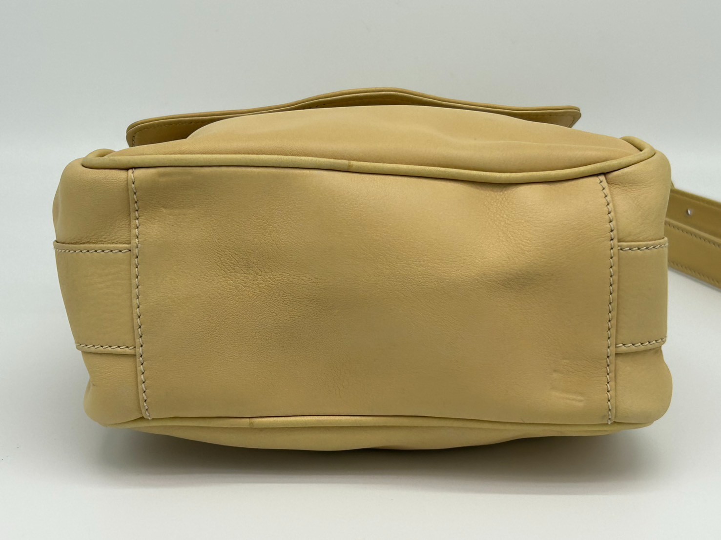 Gucci Horseshoe Shoulder Bag Ivory Tan Leather Gold Hardware Vintage Authentic
