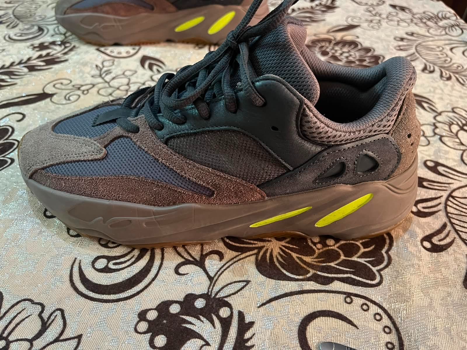 Adidas Yeezy Boost 700 V1 ‘Mauve’ EE9614 OG 2018 Pre-Owned Men’s US 9.5 NO BOX