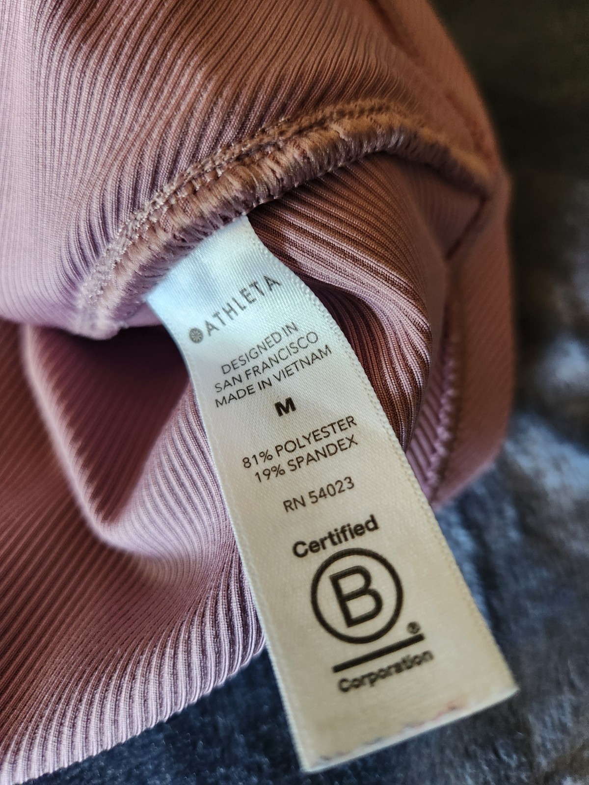 Athleta Pink crop top size medium