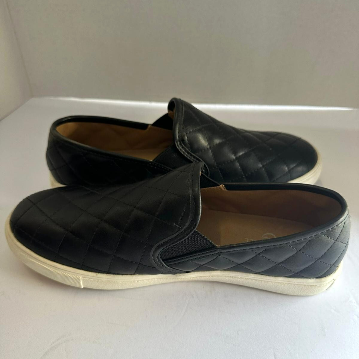 Mountain Sole Quilted Slip On Sneakers Womens 9 Black Faux Leather Loafers