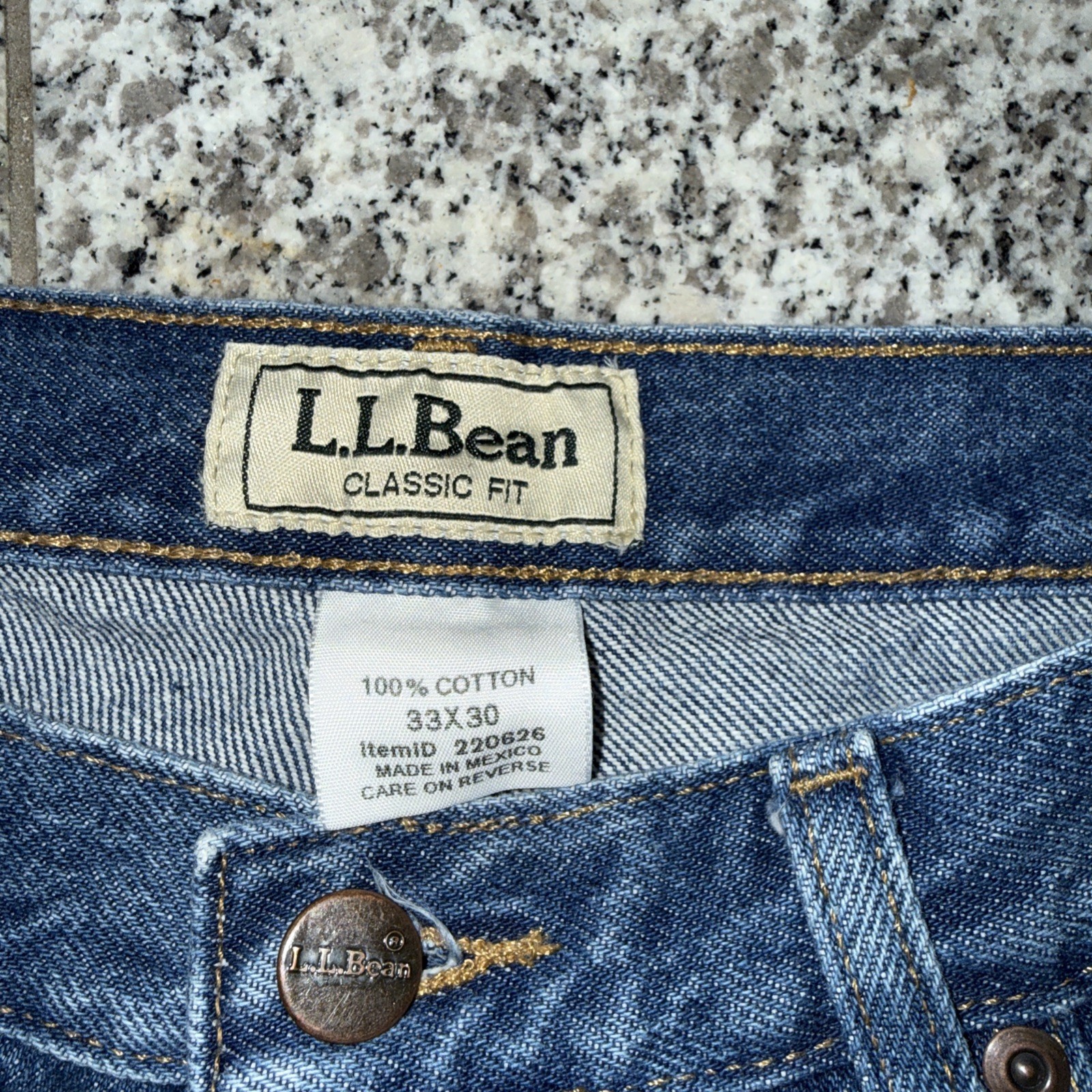 LL Bean Classic Fit Light Wash Blue Denim Jeans Mens 33×30 Straight Leg