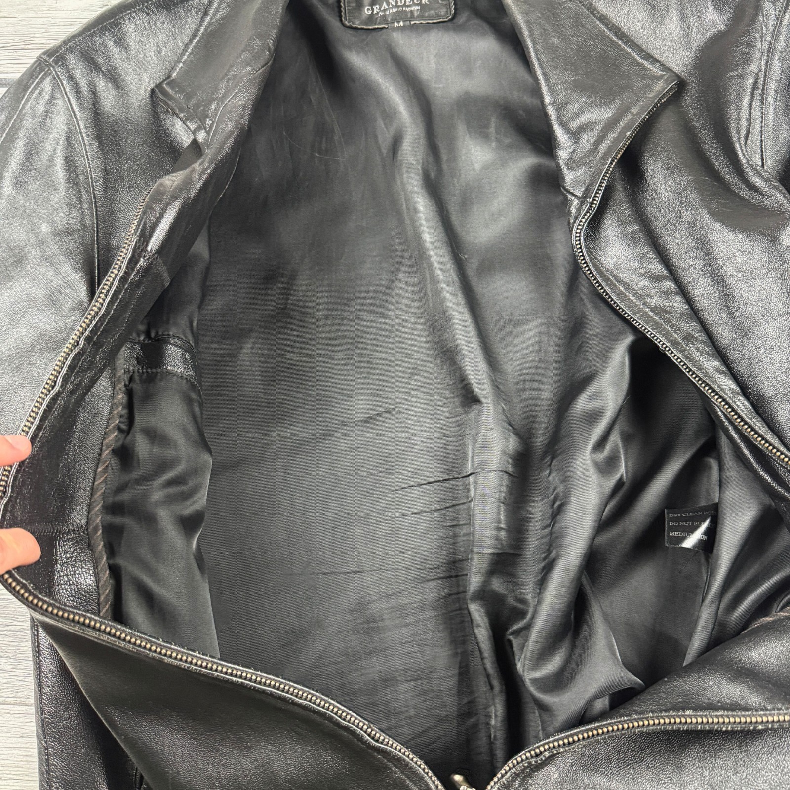 Grandeur Vintage Black Leather Jacket Minimalist Zip Up Classic Coat