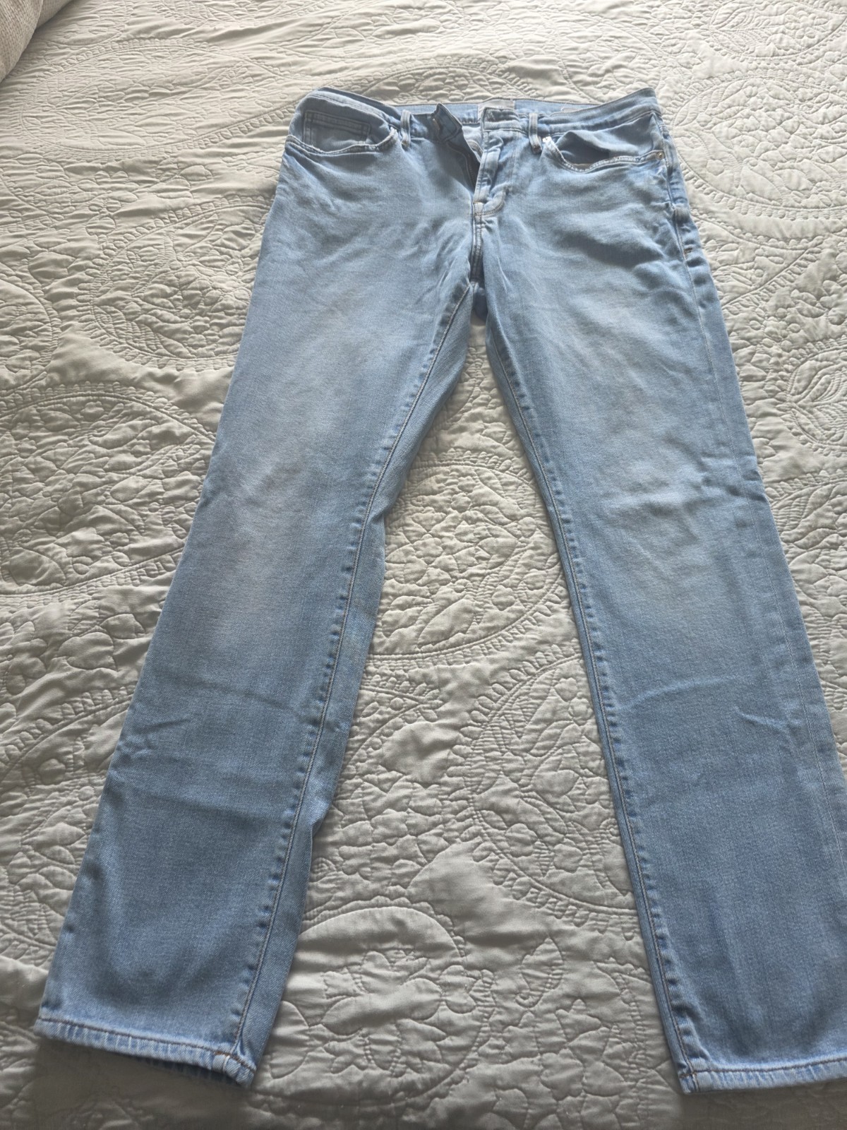 FRAME Men’s Slim Fit Straight Leg Light Wash Blue Denim Jeans, 5-Pocket