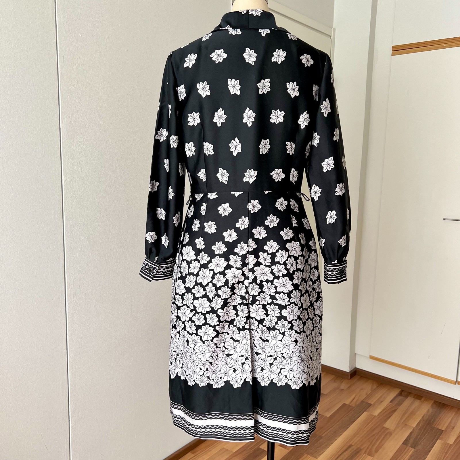 1970s TREVIRA Dagger Collar Floral Shirt Dress Border Print Long Sleeves Midi 42