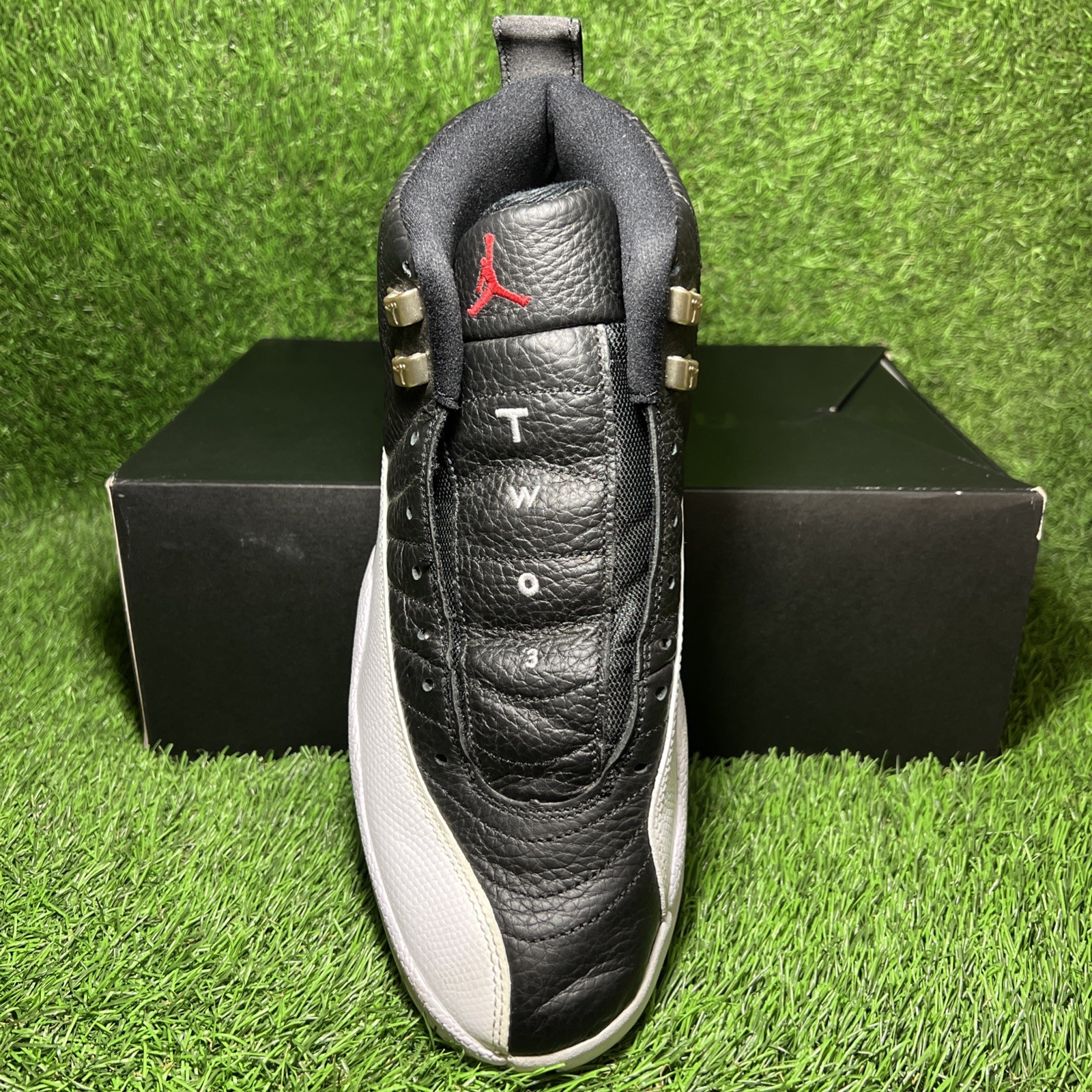 Size 10.5 – RIGHT SHOE ONLY Jordan 12 Retro Mid Playoff ONLY 1 Shoe