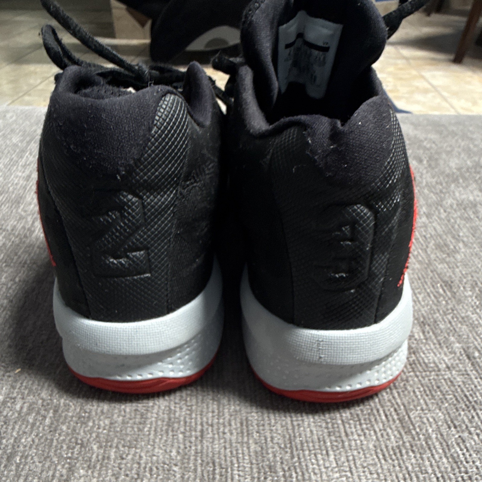 Jordan B.Fly Unisex Kids Basketball Sneakers Black/Red/White Low Top 4.5Y
