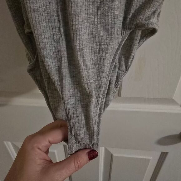 Ambiance Gray Mock Neck Ribbed BodySuit – Size Medium