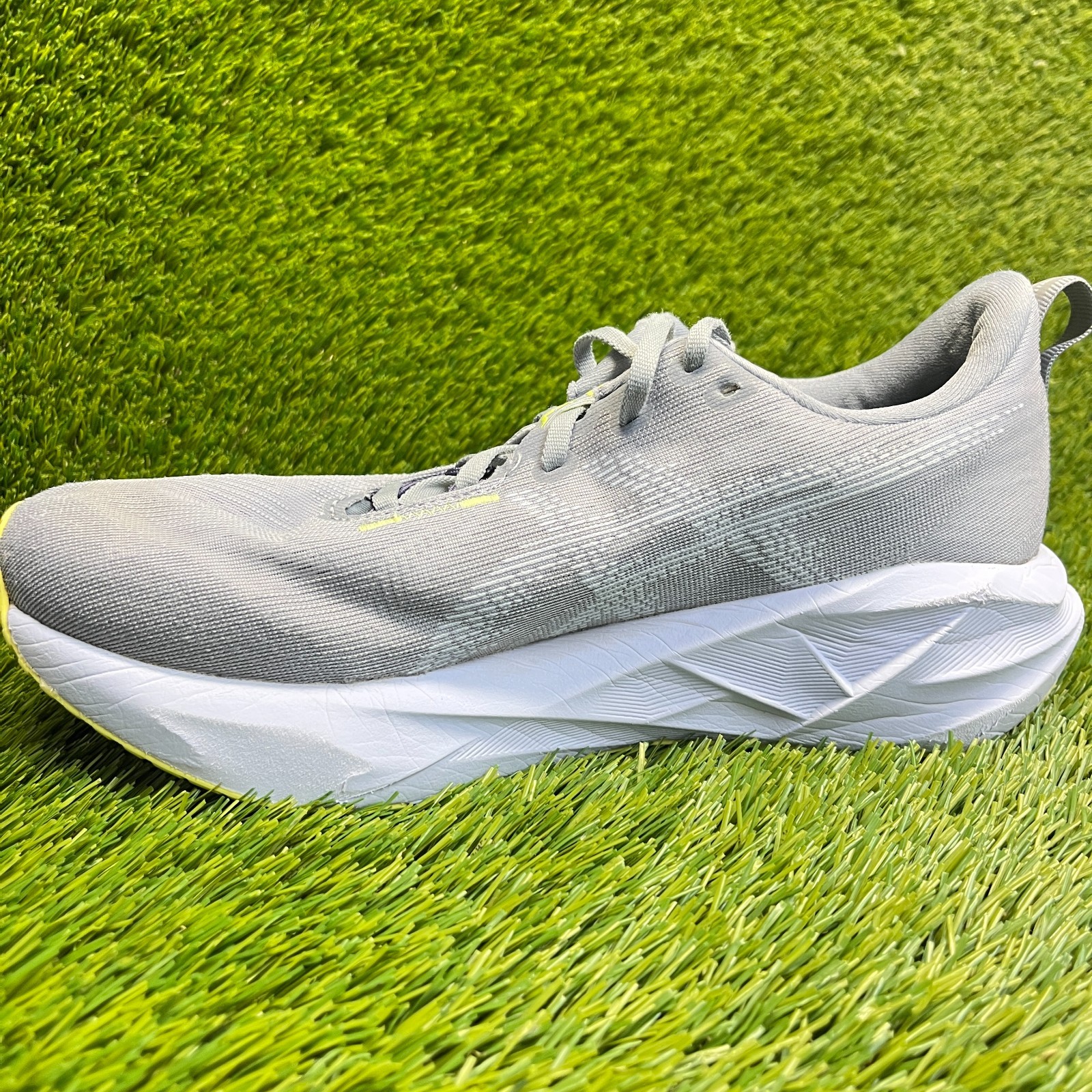 Asics Novablast 5 Womens Size 10.5 Gray Athletic Running Walking Shoes Sneakers