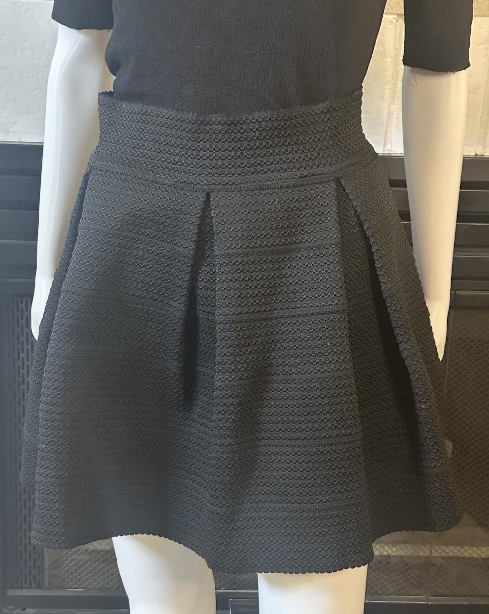 Finesse Black Mini A-line Skirt Size Small Length 17” Zipper Closure