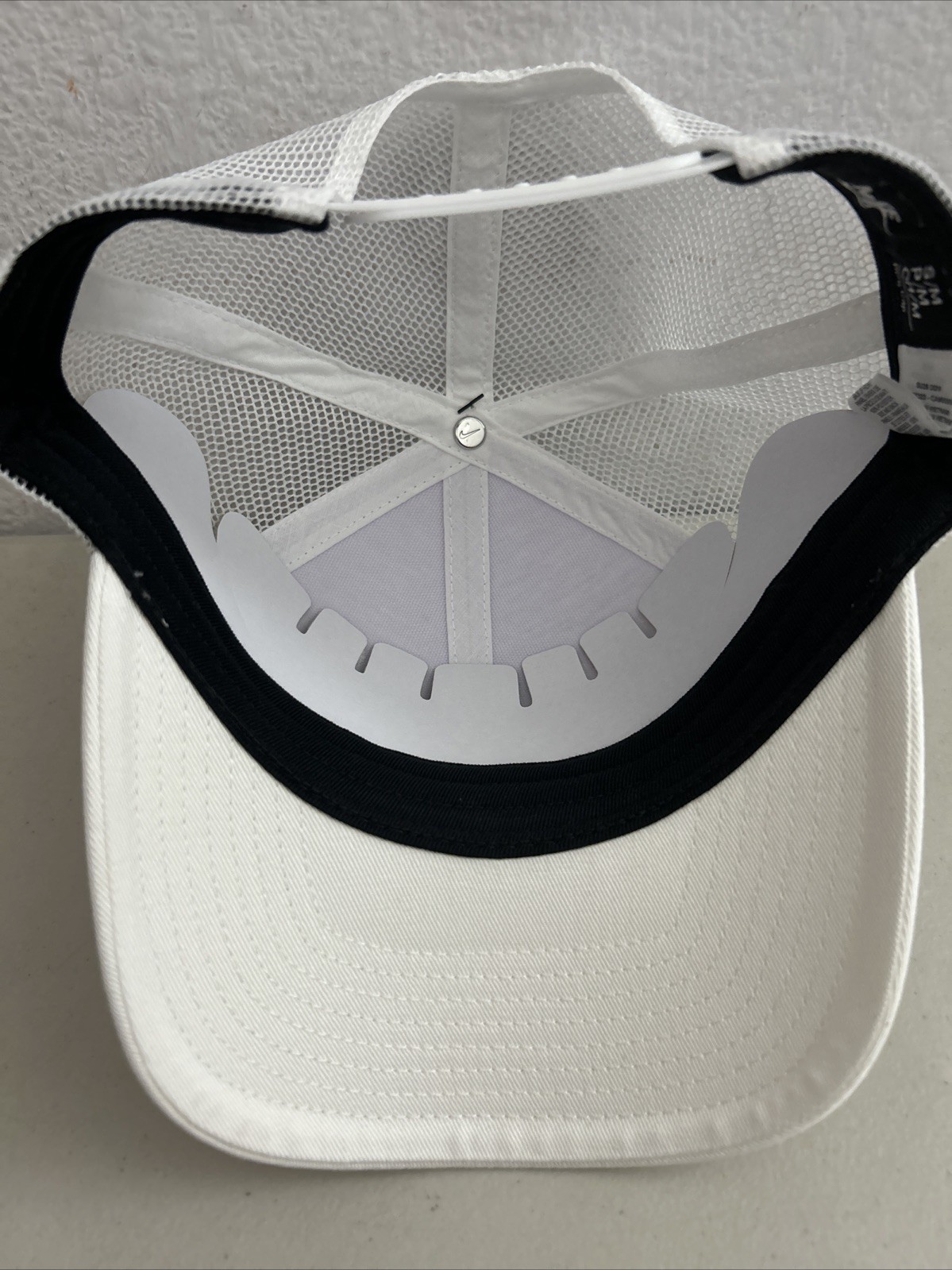 NIKE RISE CAP SNAPBACK TRUCKER HAT WHITE BLACK size S/M, M/L FV5543-100