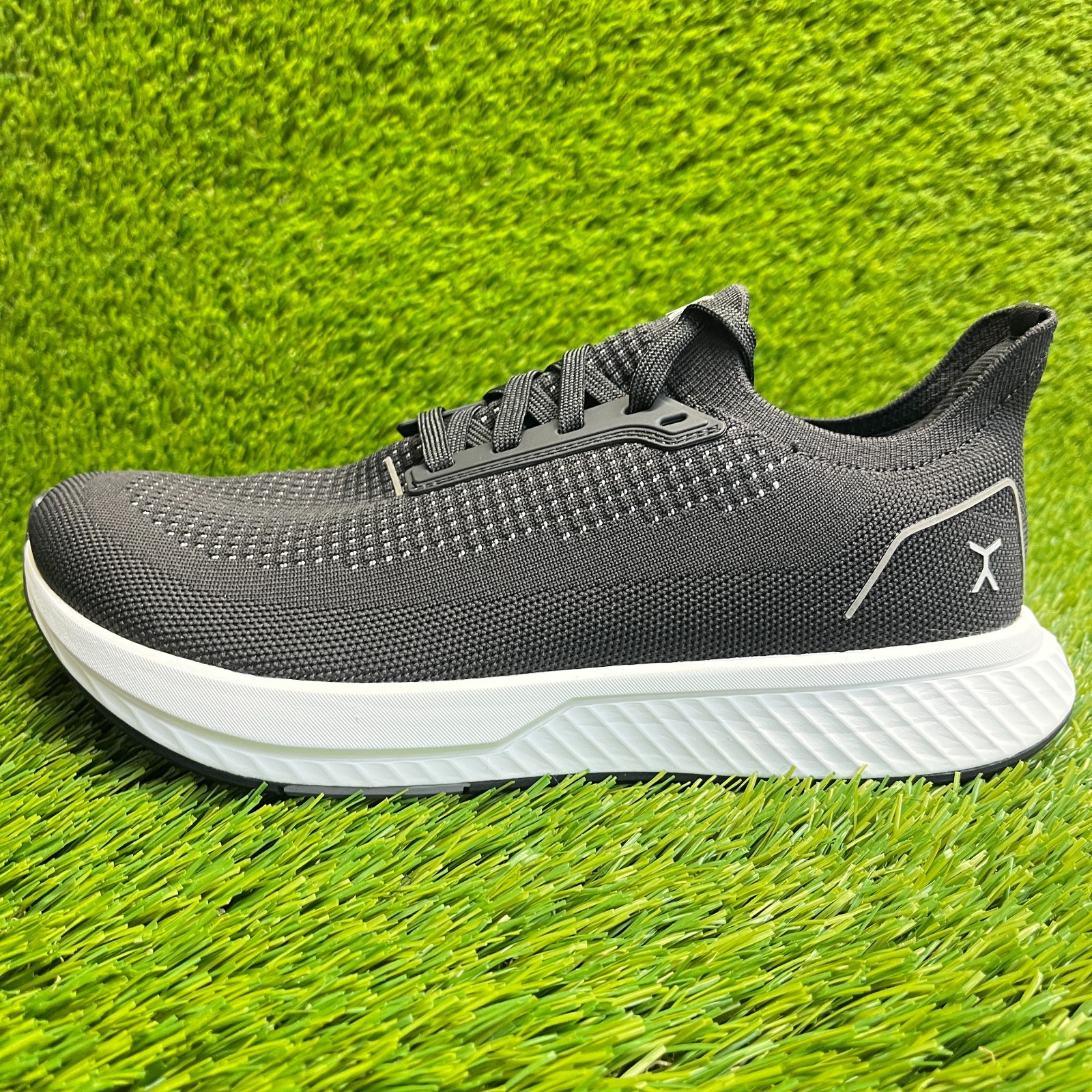 Flux Adapt Runner Black White Mens Size 8 Womens Size 9.5 Athletic Knit Shoes