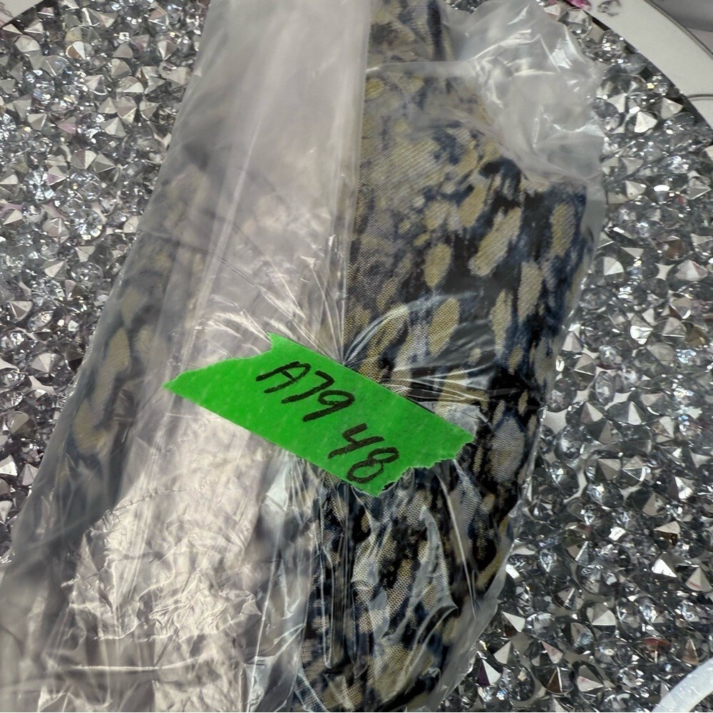 Cable & Gauge tank top towel, neck, cheetah leopard Animal Print Sleeveless Top