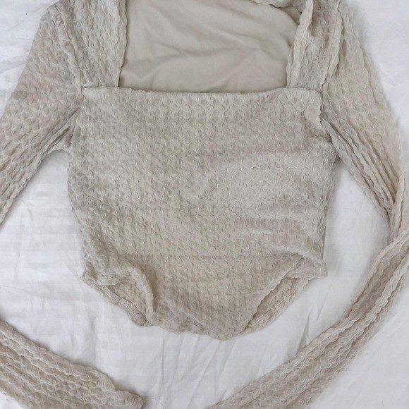 Cream Bubble Mesh Square Neck Long Sleeve Crop Top Built-In Bra – Size Medium