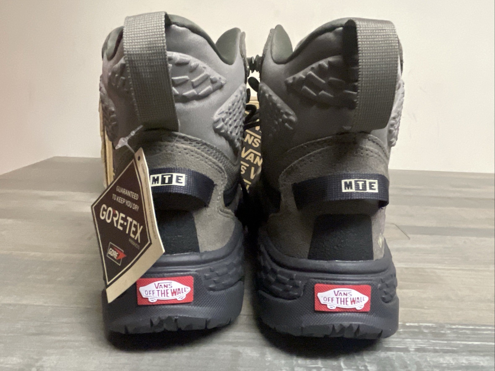 Vans MTE Crestline Gore-Tex Shoes Boots Sneakers Black/Brown Men’s Size 6.5 NEW