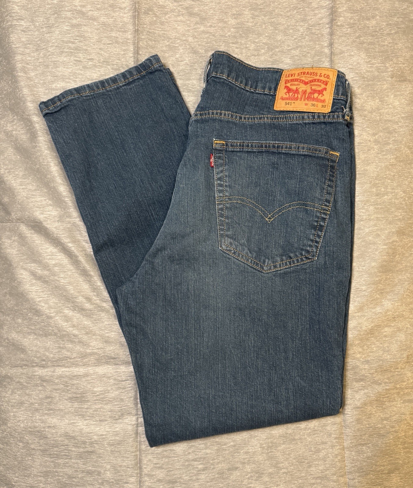 Levi’s Men’s 541 Athletic Fit Tapered Blue Denim Jeans Mid Rise 5-Pocket (P4)