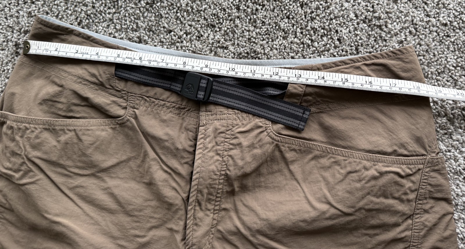 Mountain Hardwear Men’s Shorts Dark Khaki/Taupe Hiking Outdoor – Size Large