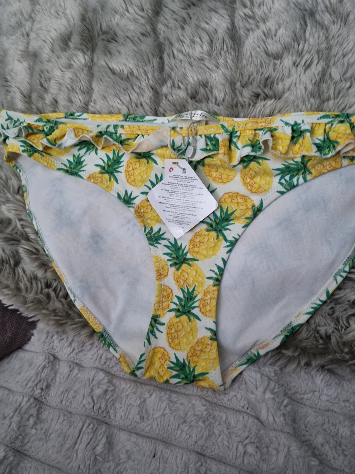 WOMENS ACCESSORIZE BIKINI 16 pineapples new