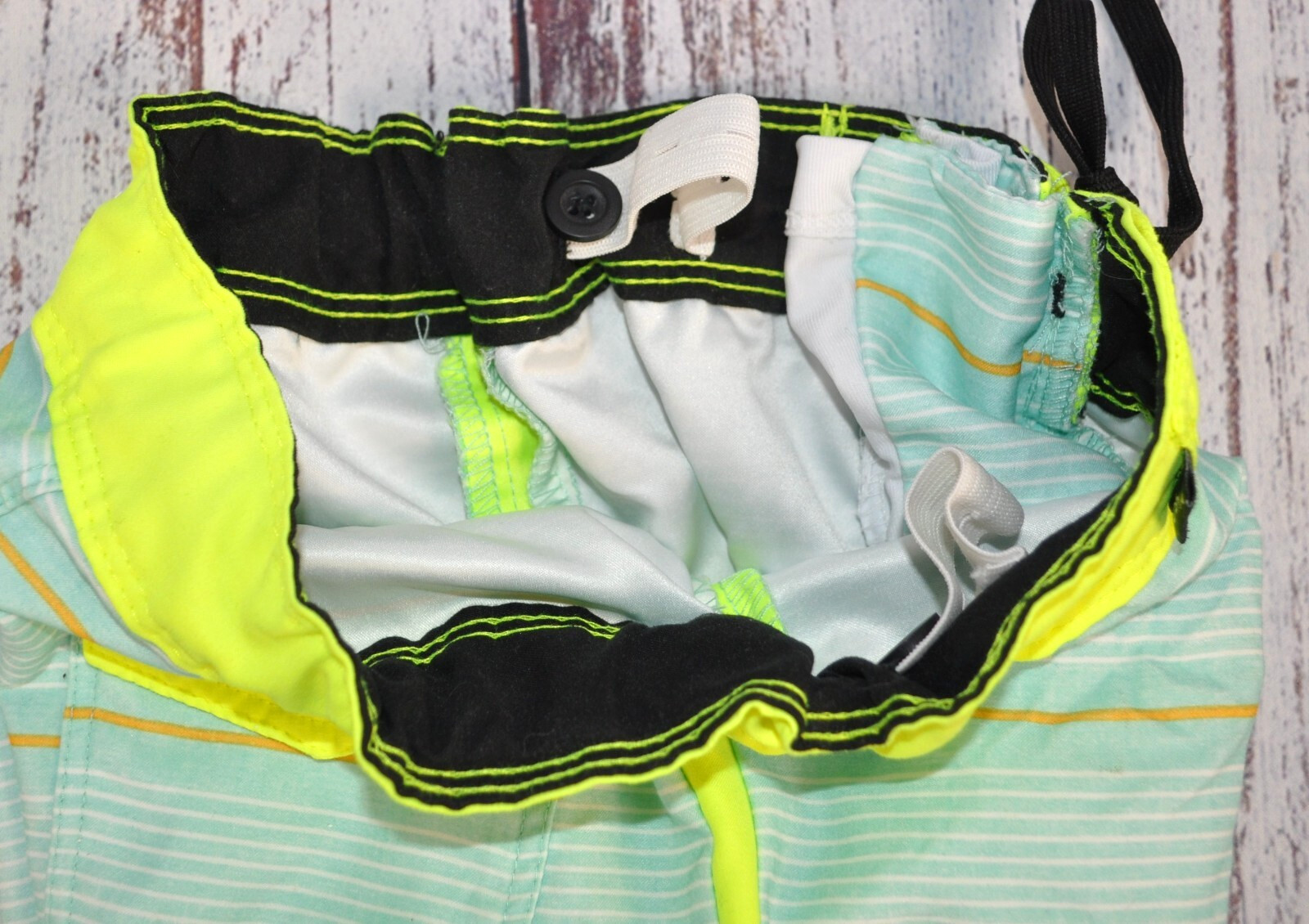 Hurley Boy’s Size 5 Stretch Quick Dry Back Pocket Swim Shorts