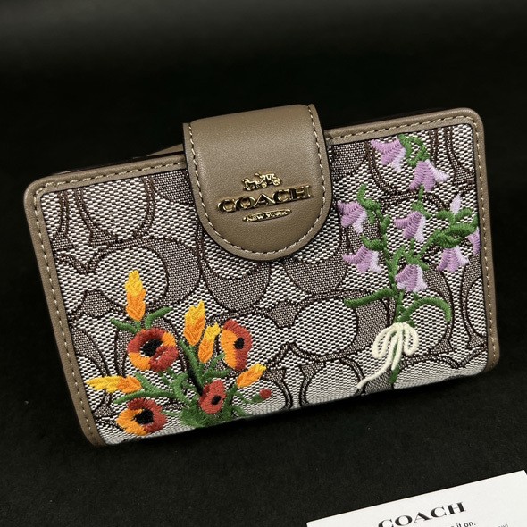 COACH Coach USA Medium Wallet Signature Floral Folded Wallet CEC32 Floral