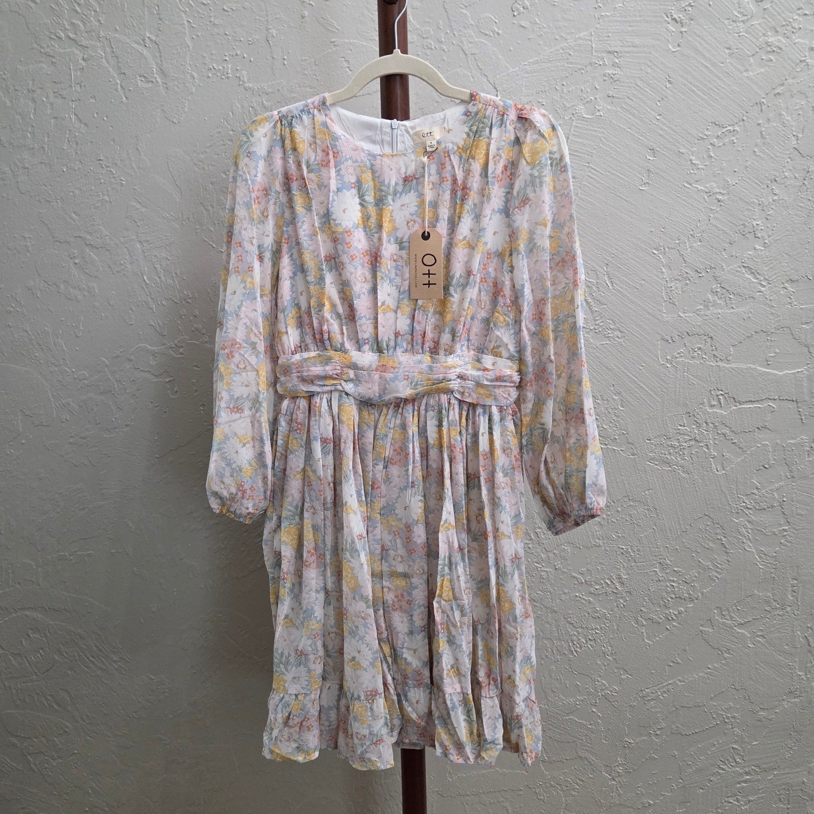 D158. Chiffon Floral Print Long Sleeve Dress