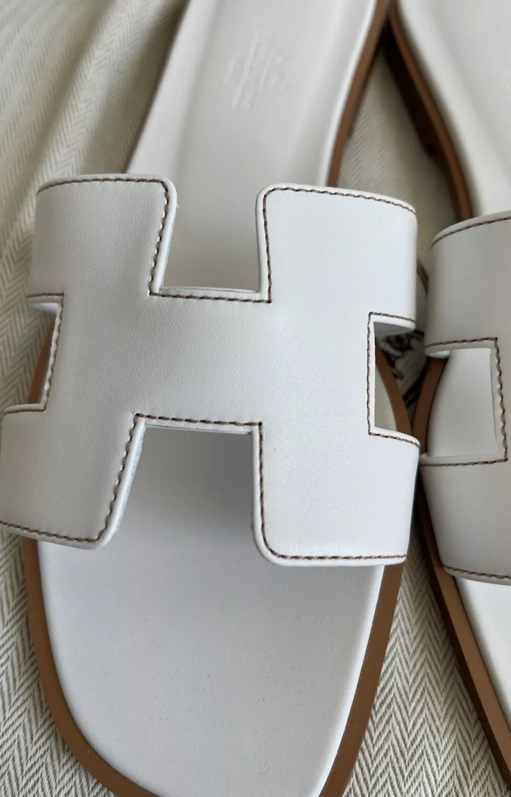 Size 38EU NEW in box HERMÈS White Calfskin Oran Sandals w/ receipt