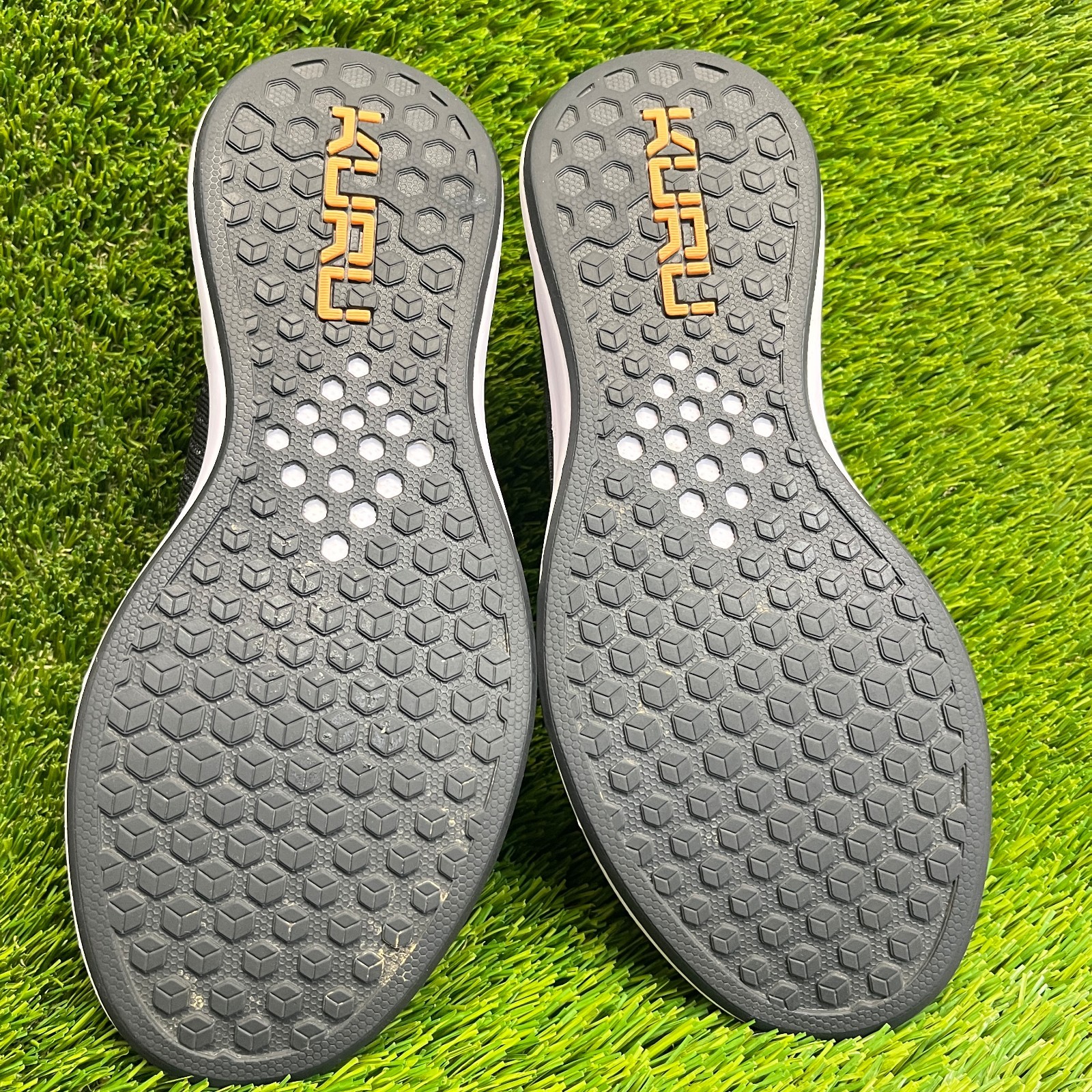 Kuru Atom Womens Size 8.5 Black White Athletic Walking Slip On Shoes Sneakers