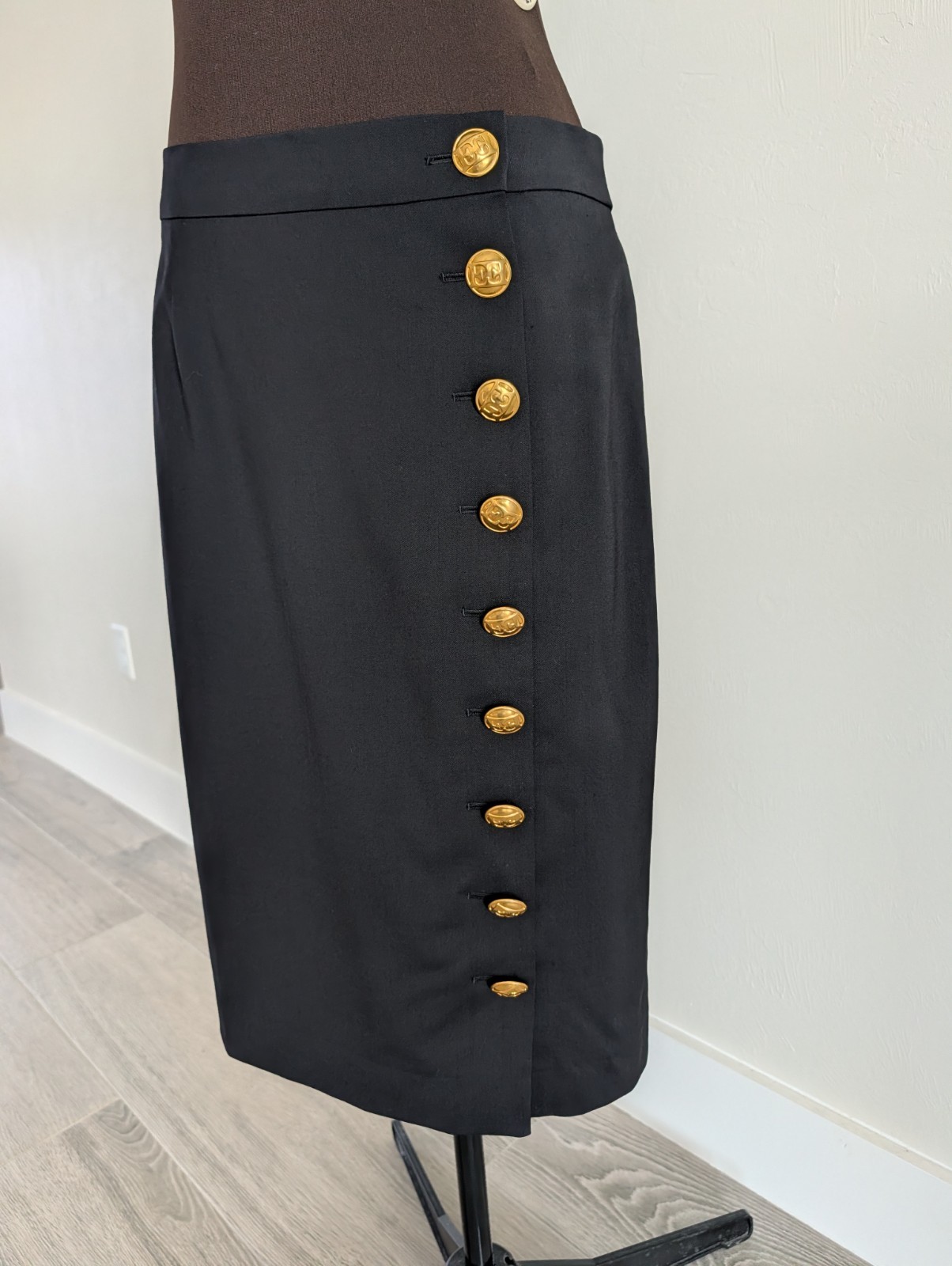 $900 Escada wool black EE logo buttons midi skirt sz 40 10 L