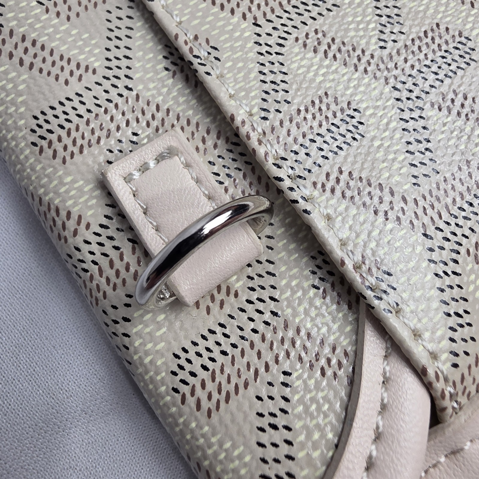 Goyard Goyardine Herringbone PVC Leather Pouch Bag Wallet 7.75″ Pre-Owned