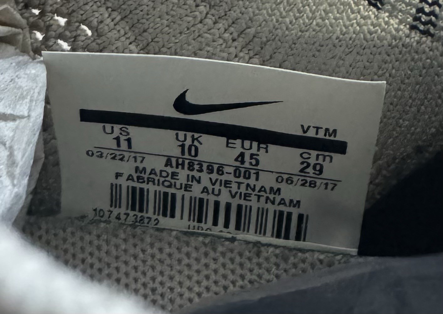 Nike Flyknit Trainer Mens Sz 11 Pale Grey Black White Running Shoes AH8396-001