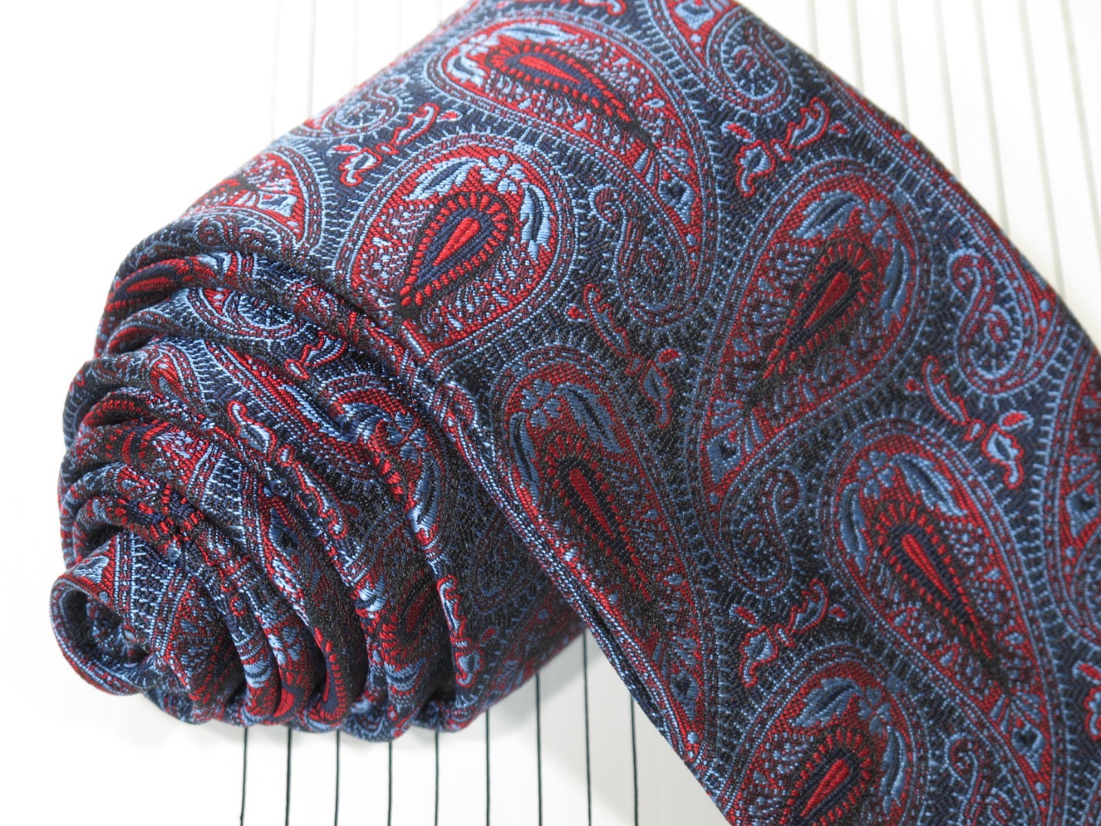 Robert Talbott Seven Fold Woven Silk Tie Paisley Navy Blue Burgundy 59 x 3 1/8