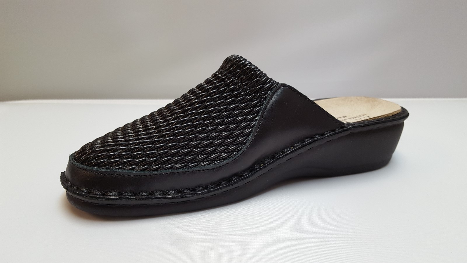 La Plume Flex Women’s Black Stretch/Leather clog with removable insole fits full