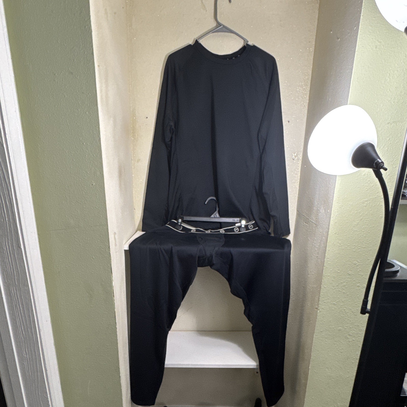 Magellan Outdoors Men’s XL Black 2-Pc Fleece Set Sweatshirt & Jogger Pants